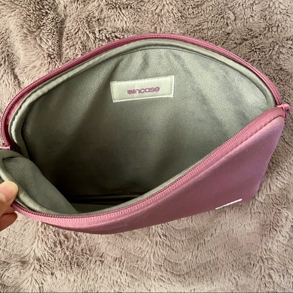 Incase Classic Sleeve for MacBook 12” - Picture 3 of 3